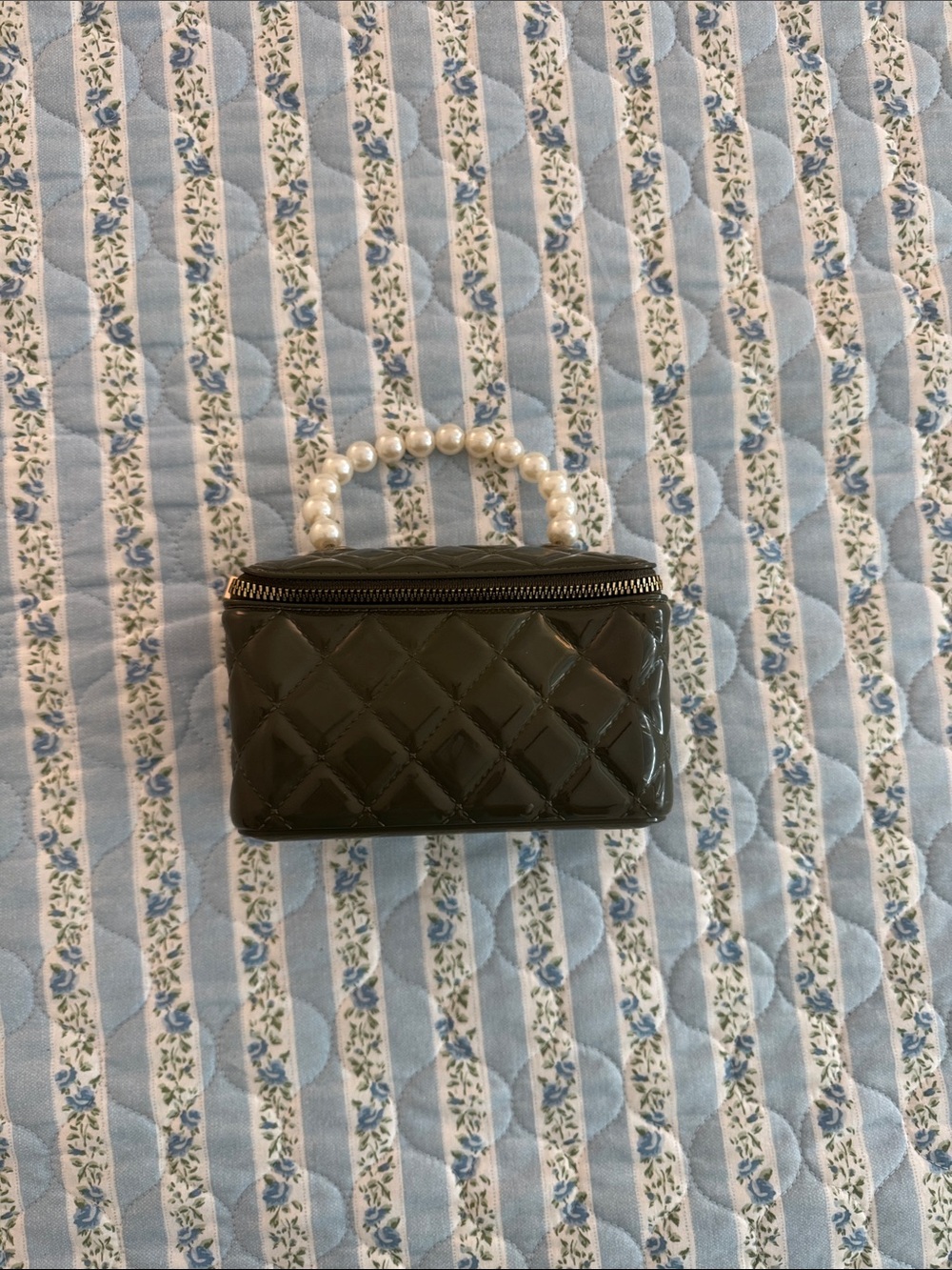 Quilted Pearl-Handle Cosmetic Case - Olive Green